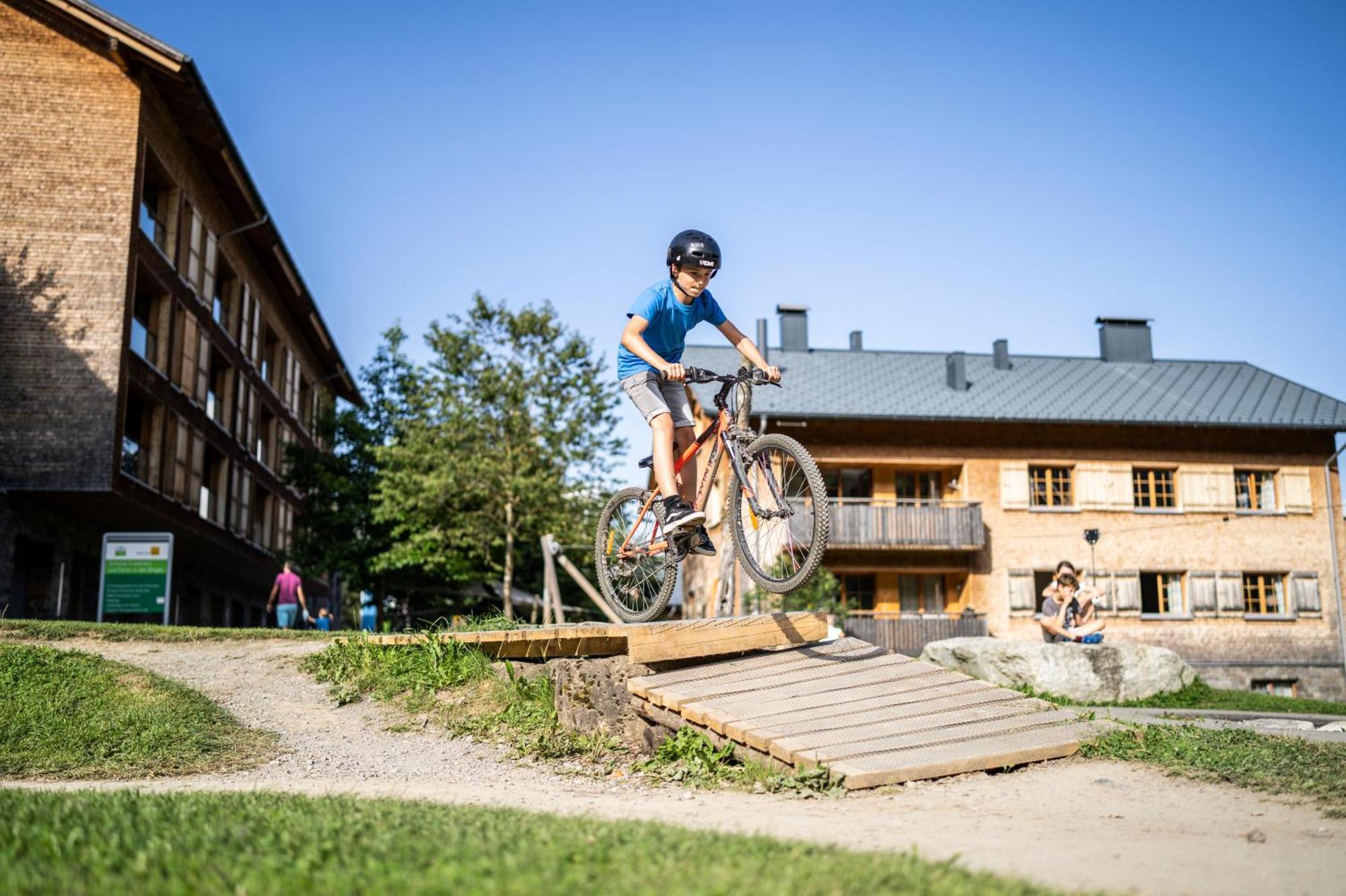 Landal Brandnertal Hotel Buerserberg Exterior photo