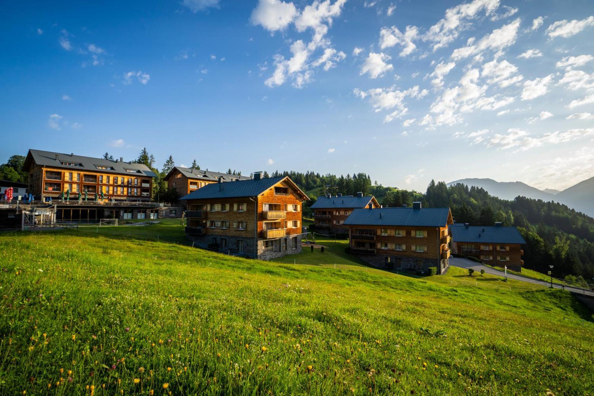 Landal Brandnertal Hotel Buerserberg Exterior photo