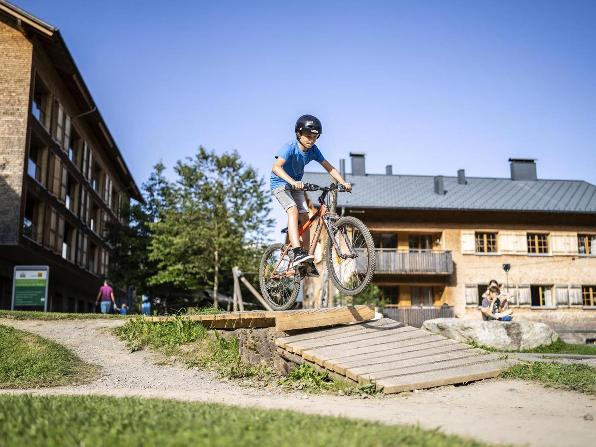 Landal Brandnertal Hotel Buerserberg Exterior photo